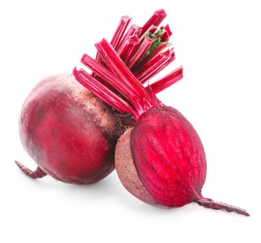 Beyaz arka planda taze pancarlar