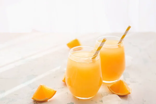 Glasses of fresh orange juice on table — Stock Photo, Image