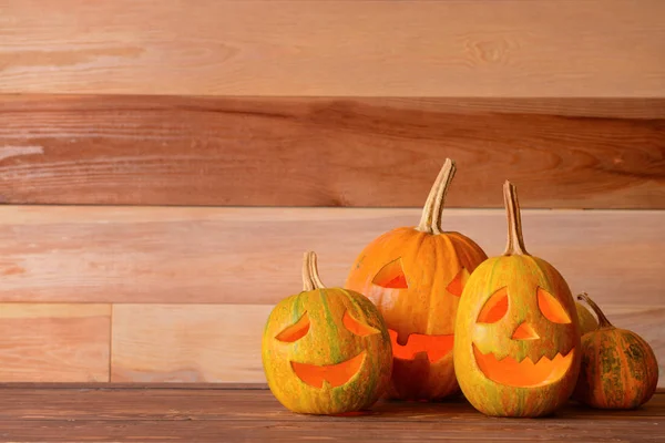 Halloween pumpkins on wooden background — Stock Photo, Image