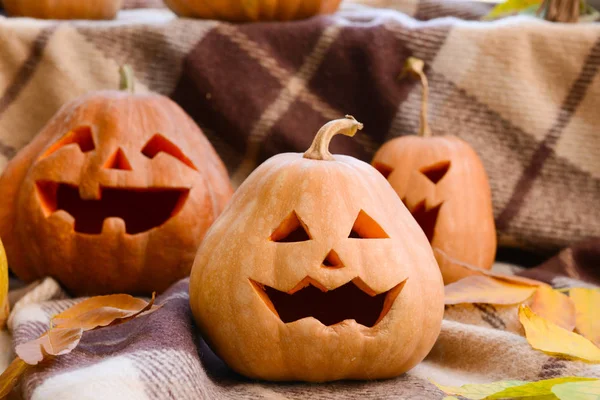 Carved pumpkins for Halloween party in room — Stock Photo, Image