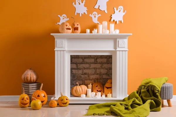 Room with fireplace decorated for Halloween party — Stock Photo, Image