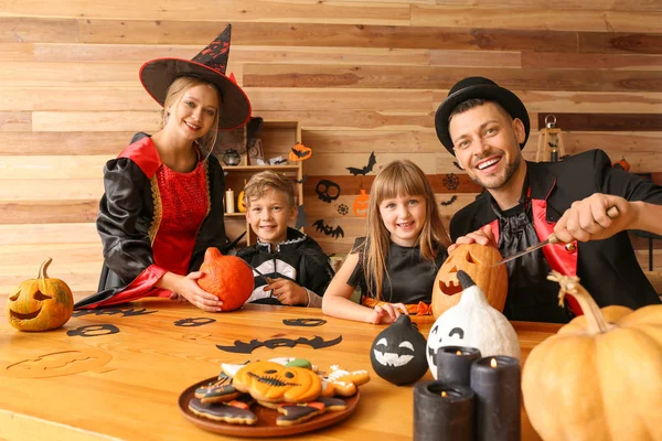 Family preparing for Halloween celebration at home — Stock Photo, Image