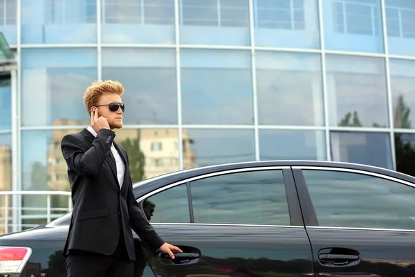 Professional bodyguard near car outdoors — Stock Photo, Image