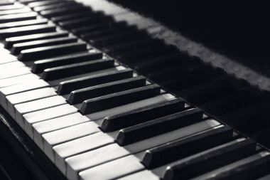 Piyanonun anahtarları, yakın plan.