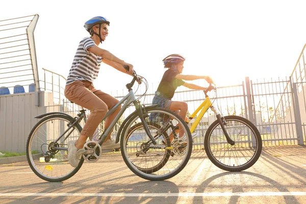 Happy mother and son riding bicycles outdoors — Stock Photo, Image