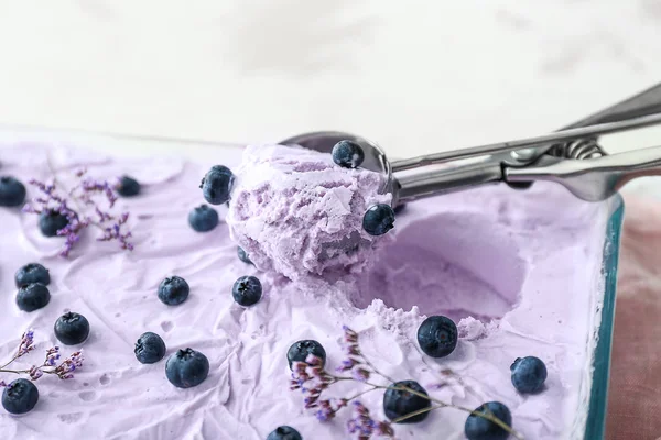 Tasty blueberry ice cream in bowl, closeup — ストック写真