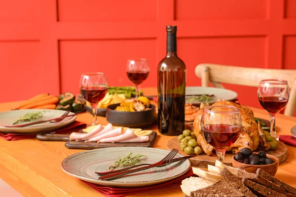 Conjunto de mesa para cena familiar grande — Foto de Stock