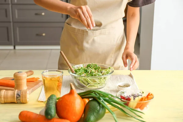 Woman preparing tasty vegetable salad in kitchen, closeup — Stock Photo, Image