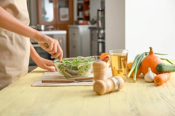 Woman preparing tasty vegetable salad in kitchen — Stock Photo, Image