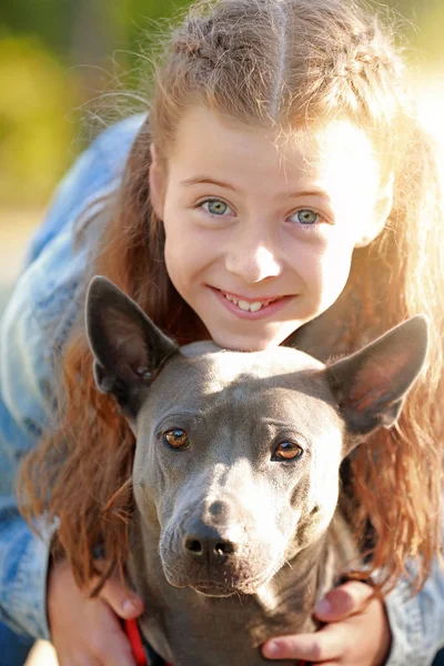 Little girl with cute dog outdoors — ストック写真