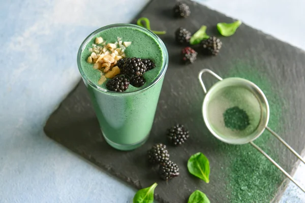 Glass of healthy spirulina smoothie on table — Stock Photo, Image