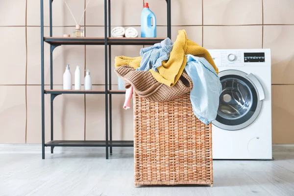 Basket with laundry in bathroom — Stock Photo, Image