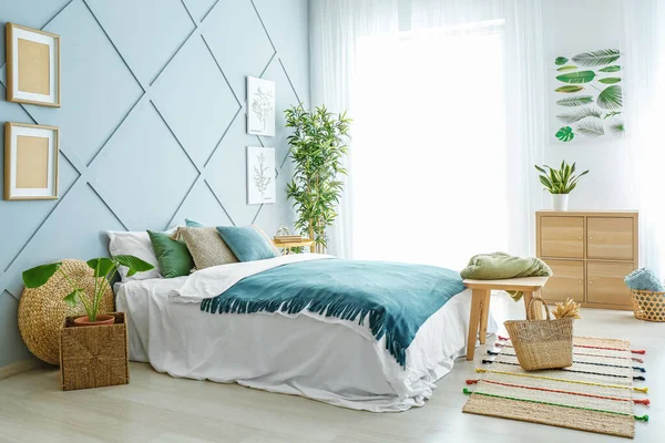Interno di bella camera da letto moderna — Foto Stock