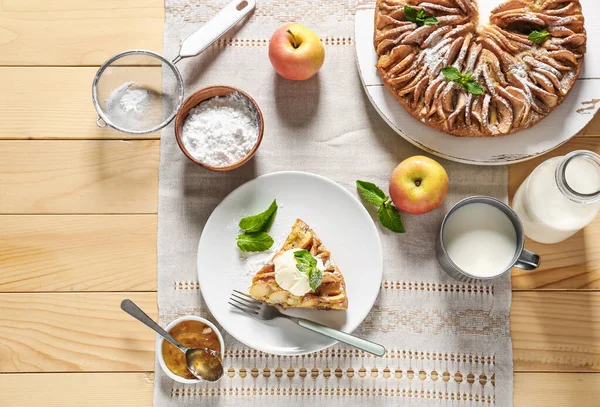 Sweet apple pie with ice cream and milk on table — Stock Photo, Image