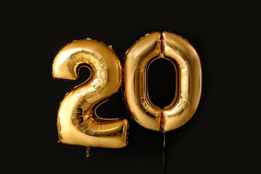 Koyu arkaplanda balonlardan yapılmış 20 tane var.