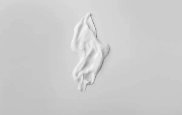 Muestra de crema sobre fondo blanco — Foto de Stock