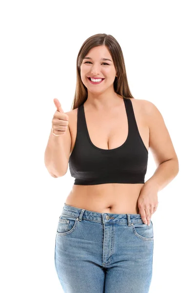 Corpo jovem mulher positiva mostrando polegar para cima no fundo branco — Fotografia de Stock