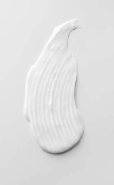 Naturalny krem na białym tle — Zdjęcie stockowe