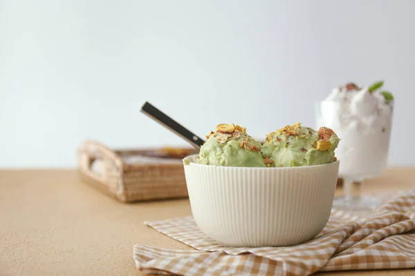 Bowl with tasty pistachio ice cream on table — Stock Photo, Image