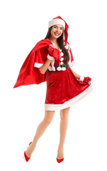 Mooie jonge vrouw in Santa Claus kostuum holding bag met geschenken op witte achtergrond — Stockfoto