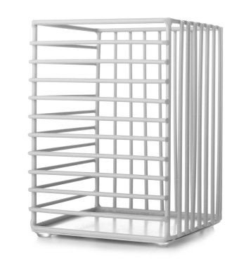 Beyaz arka plan üzerinde metal sepet