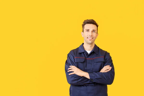 Male car mechanic on color background — Stock Photo, Image