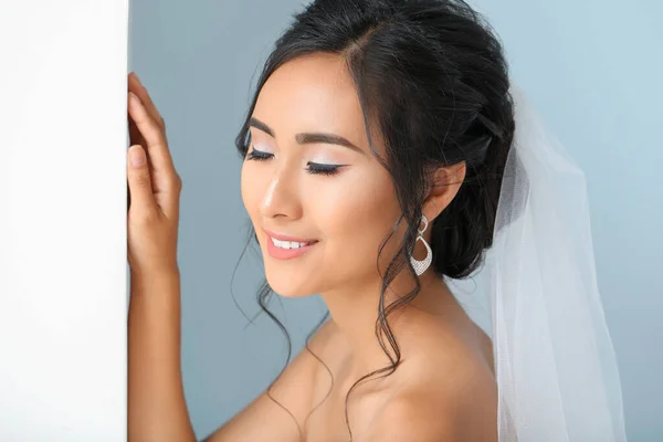 Hermosa joven asiática novia en el interior —  Fotos de Stock