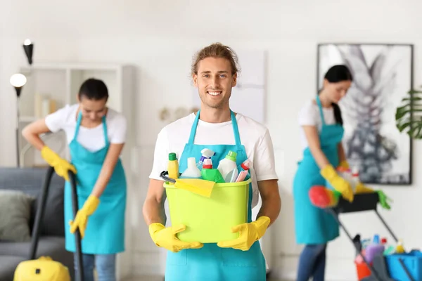 Equipe de zeladores limpeza plana — Fotografia de Stock