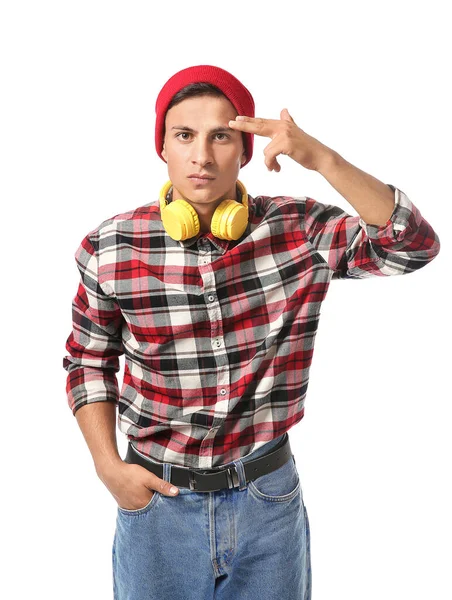 白い背景にヘッドフォンを持つハンサムな若い男の肖像 — ストック写真