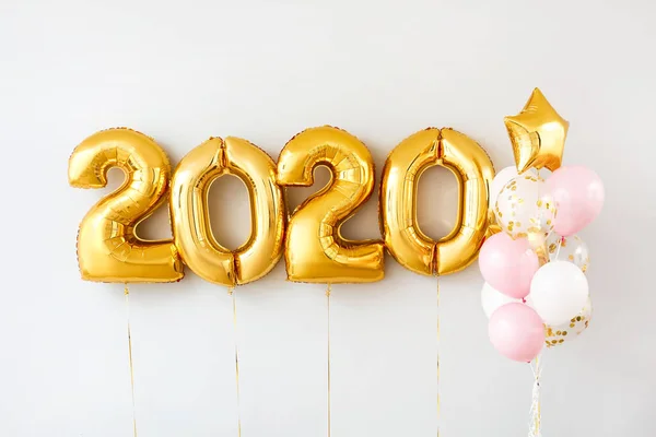 Figure 2020 made of balloons on light background — Stock Photo, Image