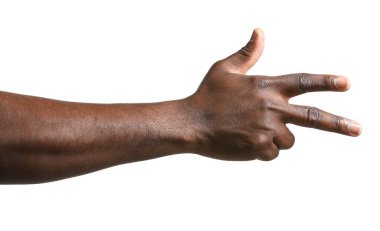 Beyaz arka planda Afro-Amerikan bir adamın eli