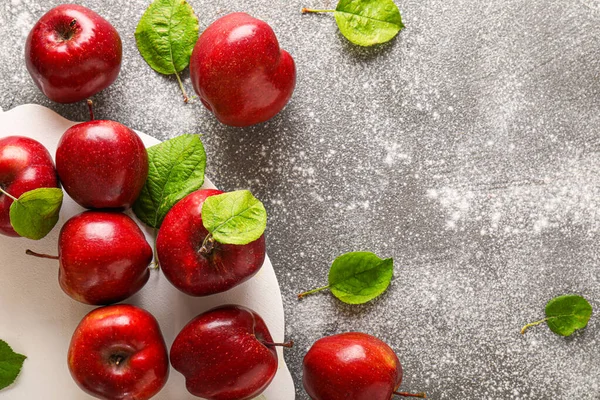 Tasty ripe apples on grey background — Stock Photo, Image