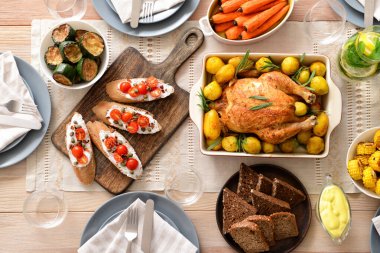 Büyük aile yemeği için masa seti