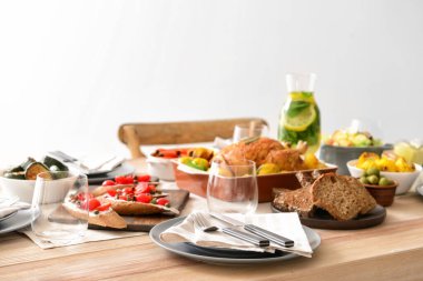 Büyük aile yemeği için masa seti