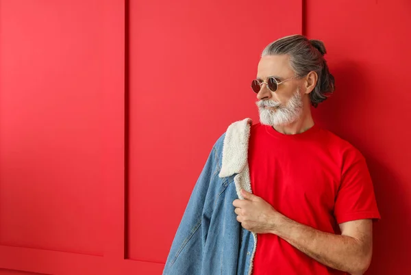 Portrait of stylish senior man on color background — Stock Photo, Image