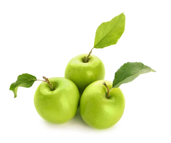 Frische reife Äpfel auf weißem Hintergrund — Stockfoto