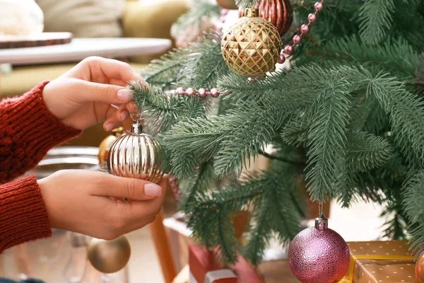 Woman decorating Christmas tree at home — Stock Photo, Image