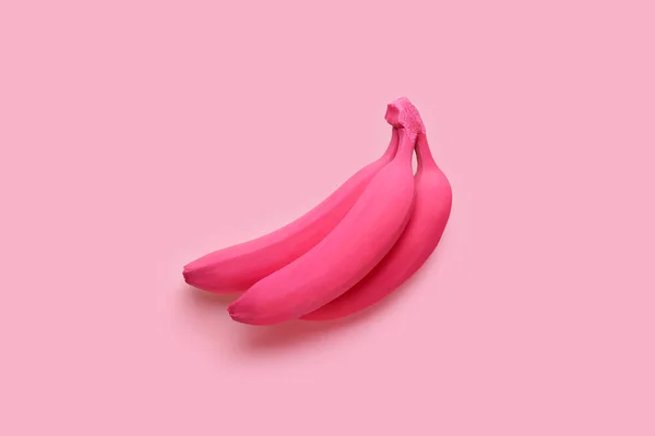 Maturo dipinto banane su sfondo di colore — Foto Stock