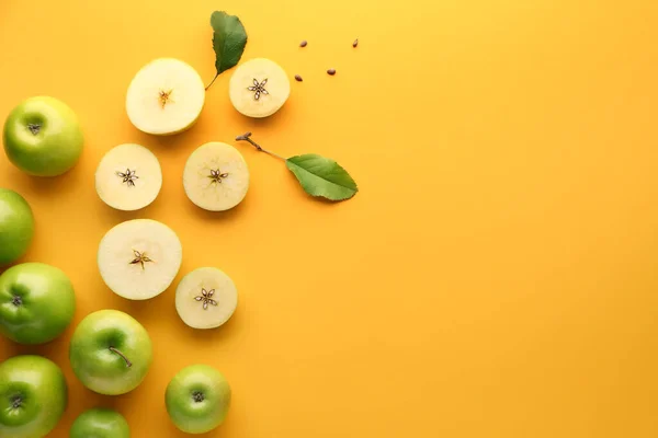 Fresh ripe apples on color background — Stock Photo, Image