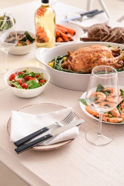 Büyük aile yemeği için masa seti