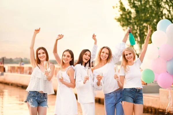 Beautiful young women drinking champagne at hen party outdoors — Stock Photo, Image