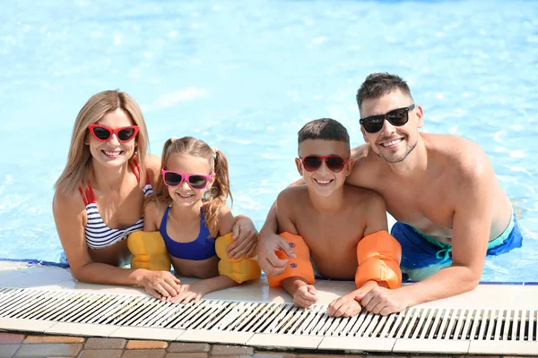 Happy family resting in aqua park — Stock Photo, Image