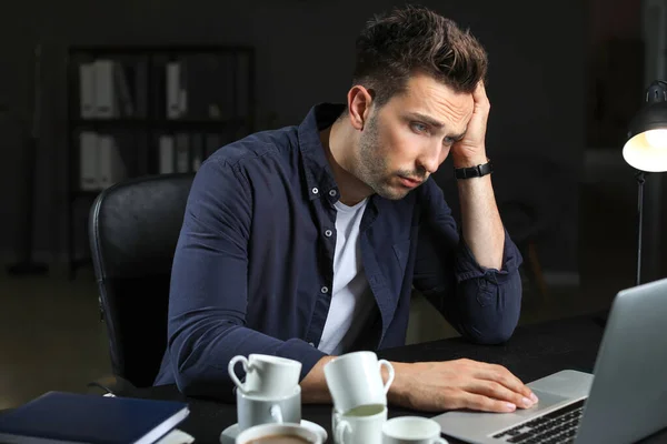 Tired man trying to meet deadline in office — Stock Photo, Image