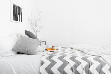 Işıl ışıl modern yatak odası