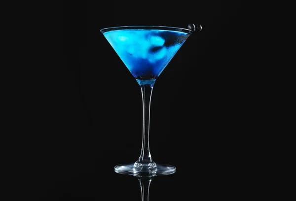 Glass of tasty cocktail on dark background — Stock Photo, Image