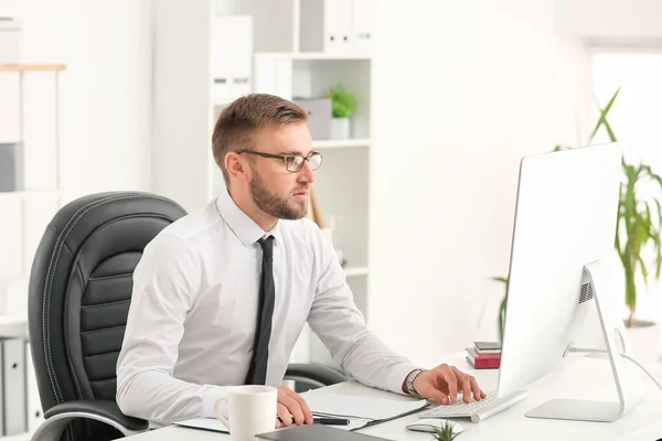 Handsome businessman working in office — Stock Photo, Image