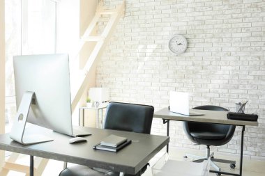 Modern konforlu ofisin içi