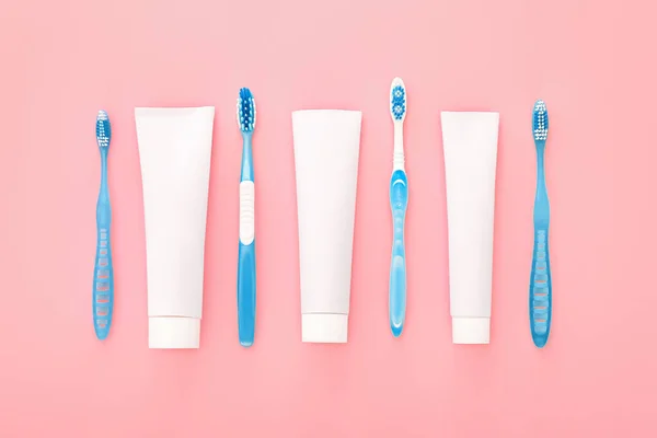 Tooth brushes and paste on color background — Stock Photo, Image