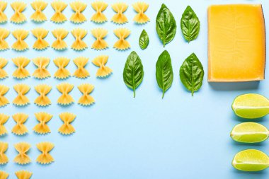 Peynirli, limonlu ve fesleğenli kuru makarna.