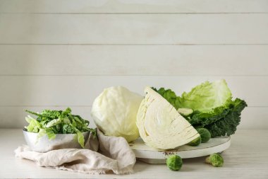 Masada farklı taze lahana